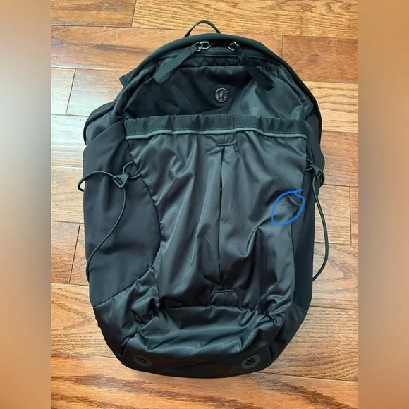 Lululemon Run From Work Backpack Black. - Picture 2 of 12